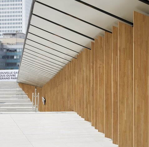 4,000 m of oak glulam beams for the Paris metro | © Jérémie Léon