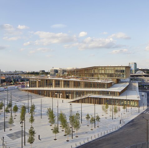 4,000 m of oak glulam beams for the Paris metro | © Jérémie Léon