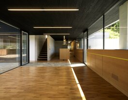 Einfamilienhaus aus Holz mit besonderer Fassade | © Matteo Piazza