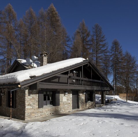 Chalet aus Holz in der Provinz Cuneo | © Emanuele Parisi