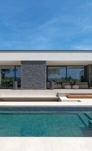 Modernes Wohnhaus aus Holz in Rubiera | © Matteo Piazza