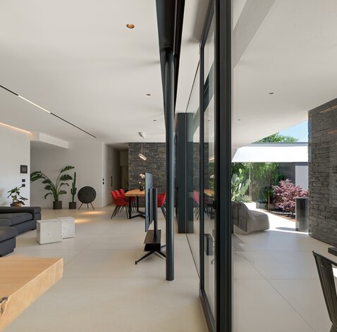 Modernes Wohnhaus aus Holz in Rubiera | © Matteo Piazza