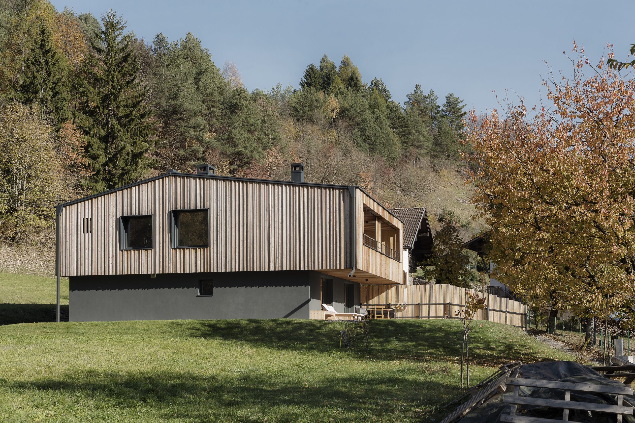House made of untreated wood in the province of Trento • LignoAlp