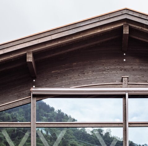 Replacement of the roof a production plant in South Tyrol | © Benjamin Pfitscher