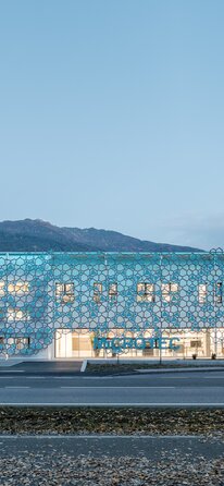 Company headquarters and façade made of wood in South Tyrol | © Davide Perbellini
