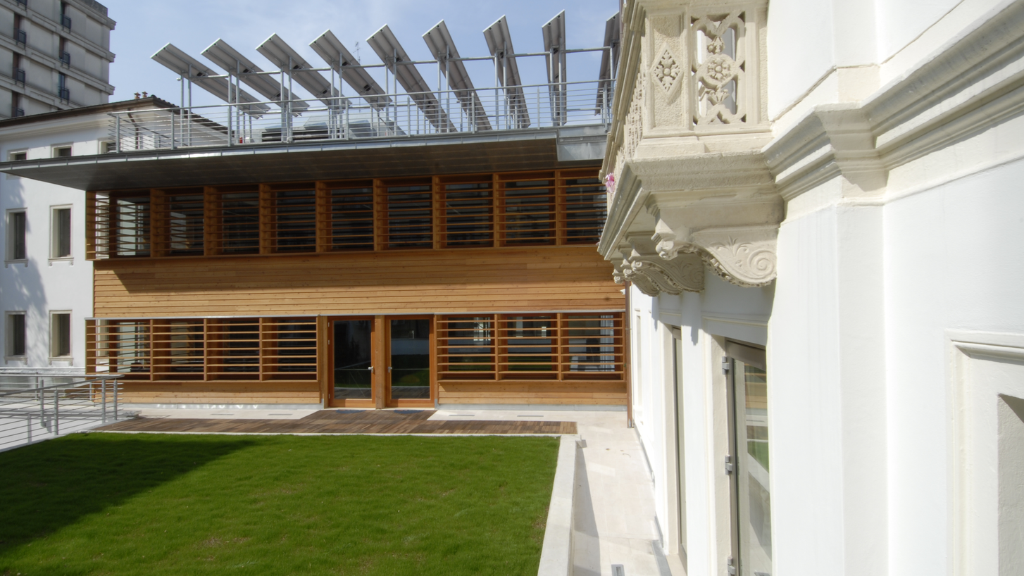 Bioarchitettura in legno per la sede di una banca | © LignoAlp