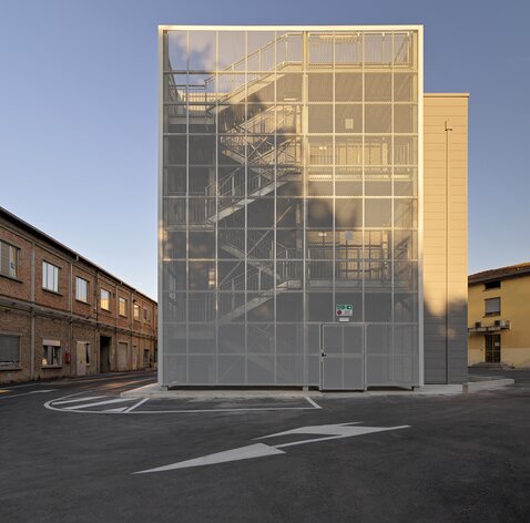 Vierstöckiges Bürogebäude aus Holz in Parma | © Matteo Piazza