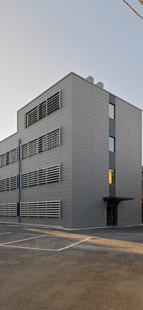 Vierstöckiges Bürogebäude aus Holz in Parma | © Matteo Piazza
