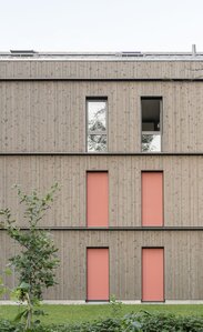 Vier Mehrfamilienhäuser aus Holz in Hohenbrunn bei München | © Carolin Hirschfeld