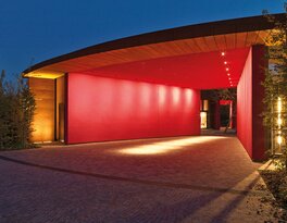 Empfangsgebäude aus Holz in der Provinz Brescia | © Matteo Piazza