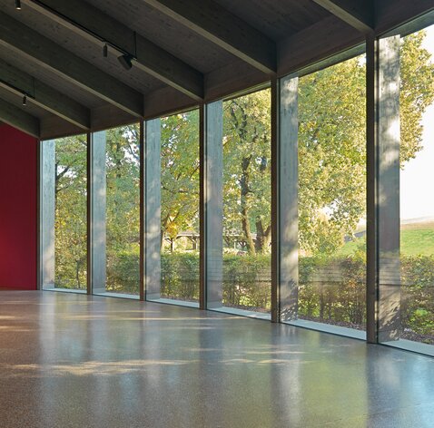 Empfangsgebäude aus Holz in der Provinz Brescia | © Matteo Piazza