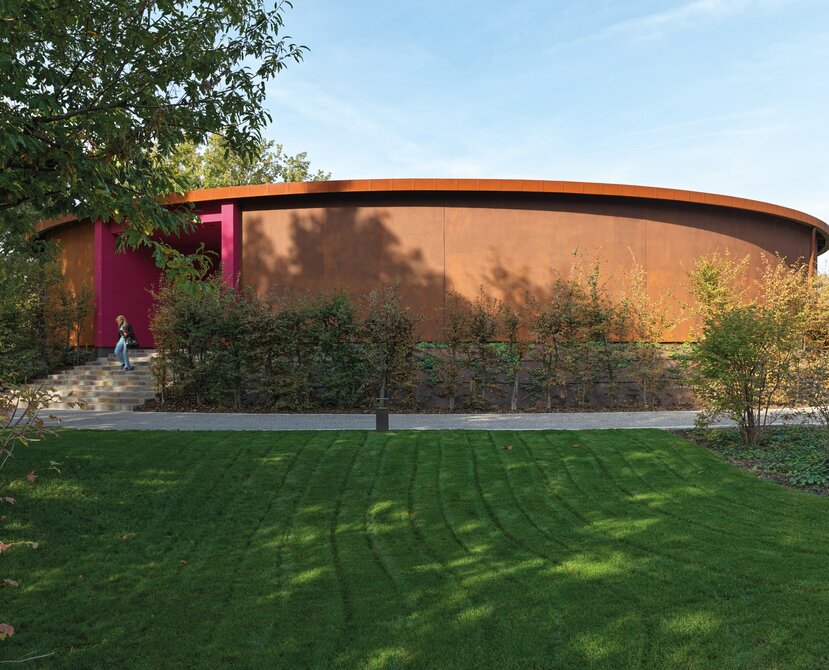 Empfangsgebäude aus Holz in der Provinz Brescia | © Matteo Piazza