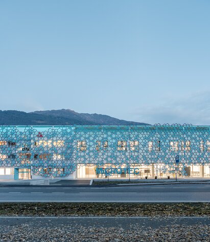 Firmensitz und Fassade aus Holz in Südtirol | © Davide Perbellini