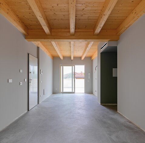 Dreigeschossiges Wohngebäude in Holzrahmenbauweise in der Lombardei | © Matteo Piazza