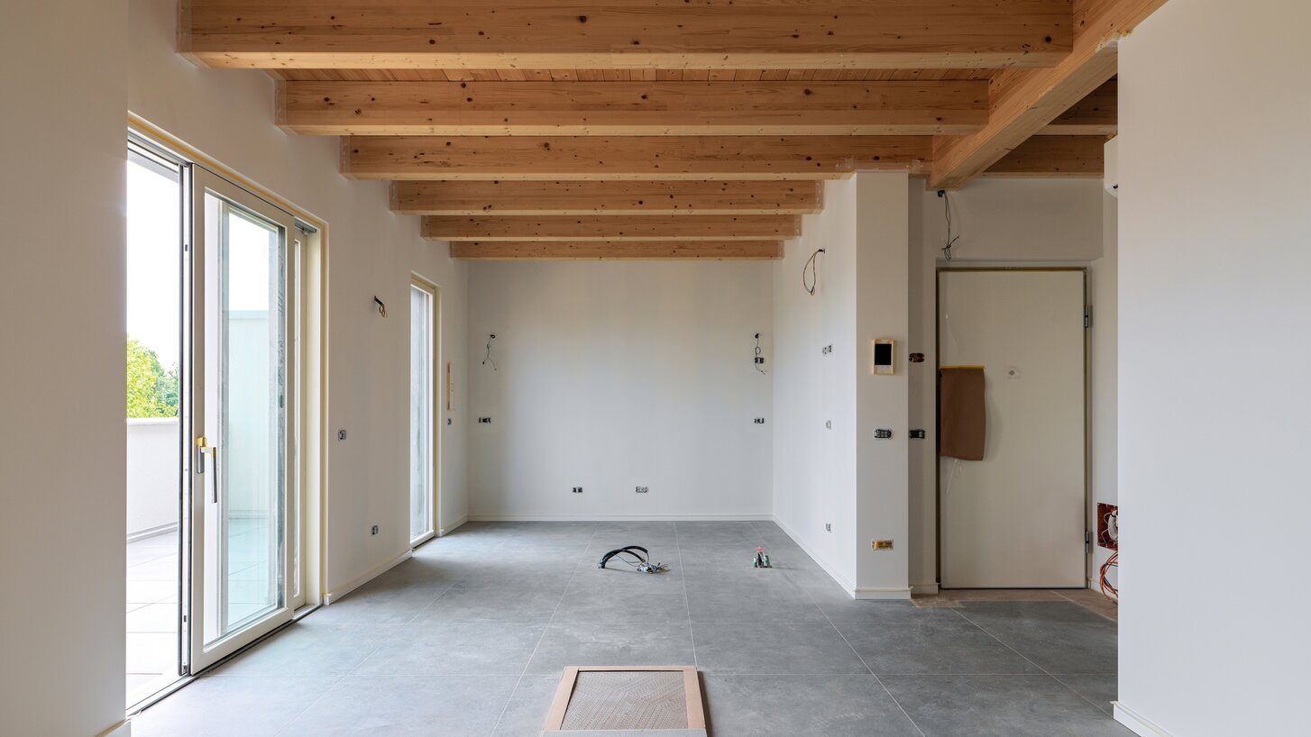 Dreigeschossiges Wohngebäude in Holzrahmenbauweise in der Lombardei | © Matteo Piazza