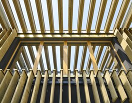 Fußball-Trainingszentrum in Holzbauweise in Bergamo | © Michele Nastasi