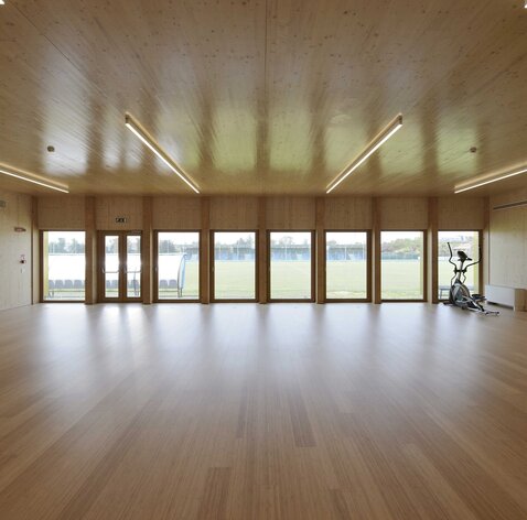 Fußball-Trainingszentrum in Holzbauweise in Bergamo | © Michele Nastasi