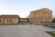 Mehrzweckgebäude aus Holz in der Provinz Bergamo | © Michele Nastasi