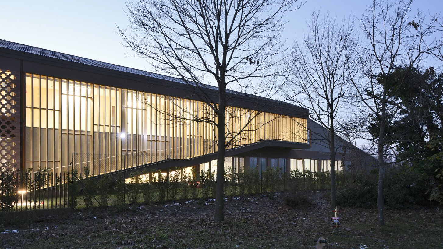 Mehrzweckgebäude aus Holz in der Provinz Bergamo | © Michele Nastasi