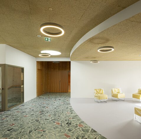 Aufstockung Schulgebäude in Holzmassivbauweise | © Samuel Holzner