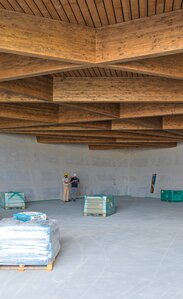 Überdachung Mehrzwecksaal aus Holz in Mailand | © Matteo Piazza