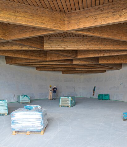 Wooden multi-purpose hall roofing in Milan | © Matteo Piazza