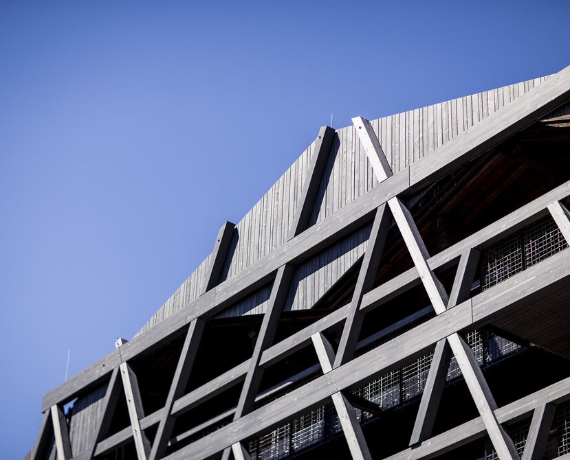 Facciata in legno premiata in Provincia di Bolzano | © Florian Andergassen