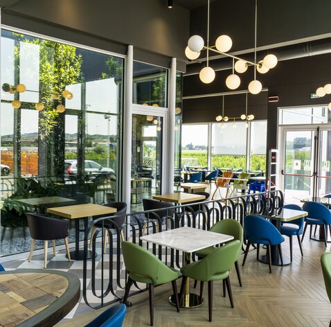 Holzdach für Autobahnraststätte in Verona