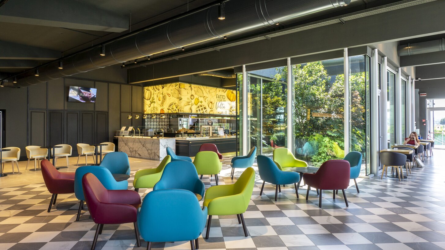 Holzdach für Autobahnraststätte in Verona