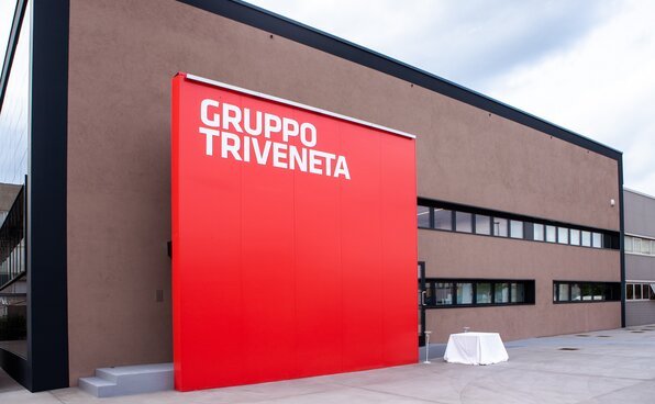 Wiedergewinnung einer Industriehalle mit Holz | © Gruppo Triveneta