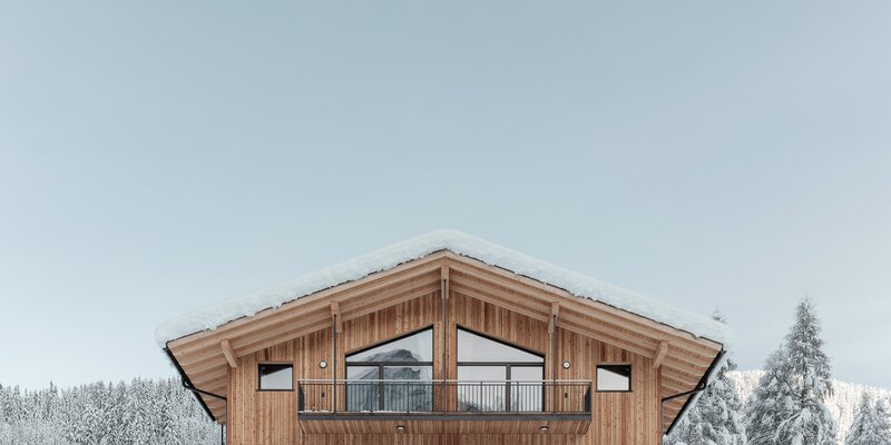 L'ultimo piano di una casa con tetto a falde e rivestimento in legno. | © Davide Perbellini