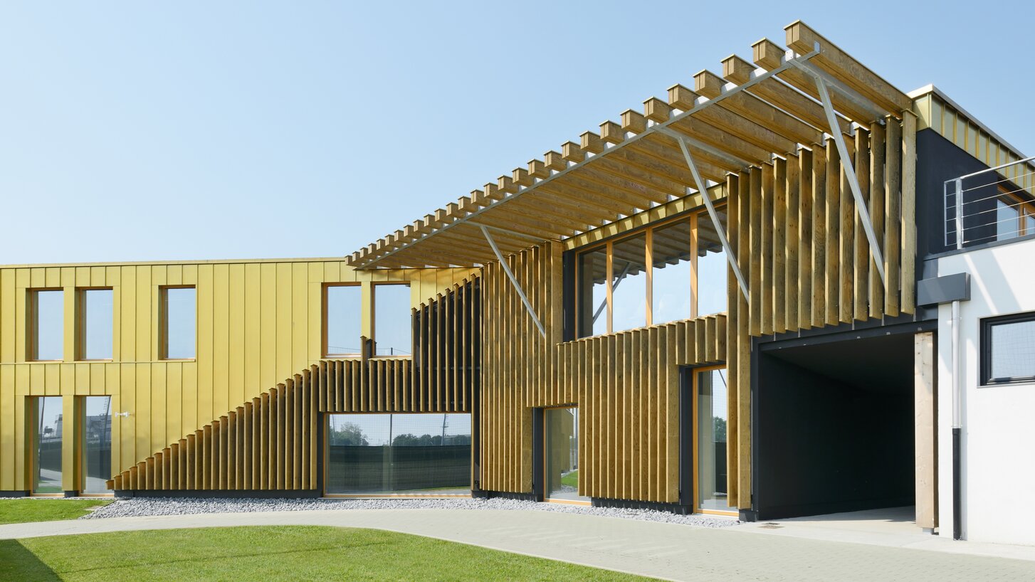 Soccer training center in wood construction in Bergamo | © Michele Nastasi