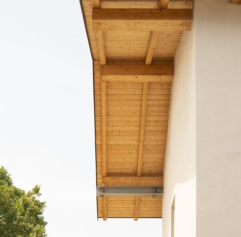 Holzdach und Holzdecke in Bergamo | © Federico Villa