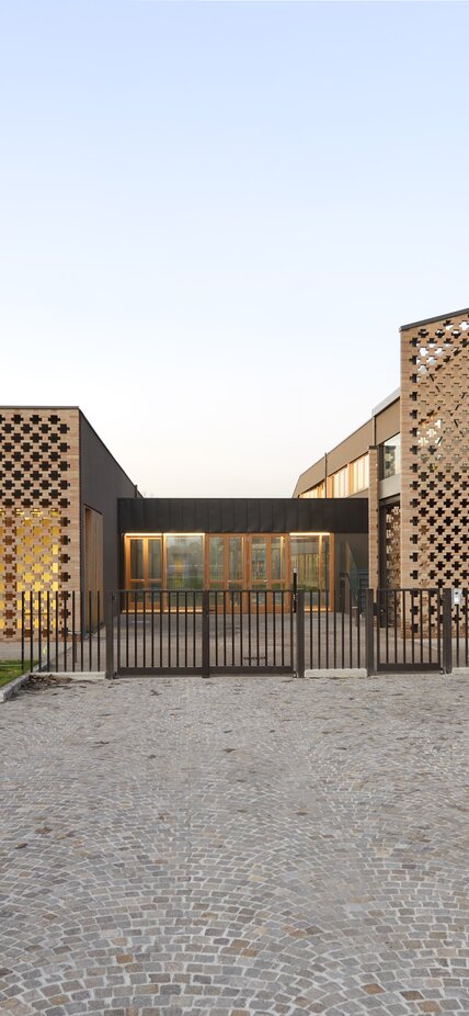 Multi-purpose wooden building in the province of Bergamo | © Michele Nastasi