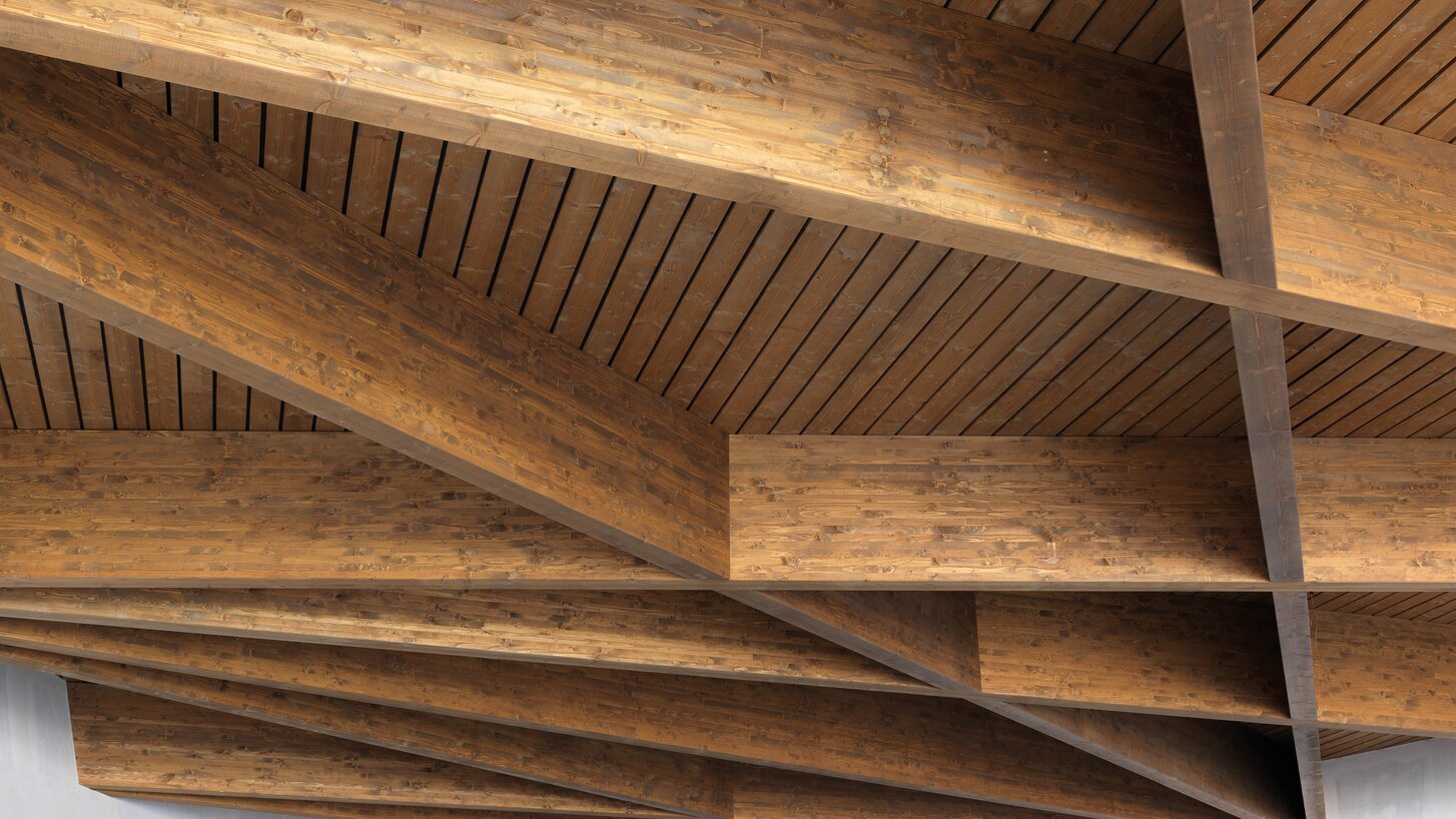 Überdachung Mehrzwecksaal aus Holz in Mailand | © Matteo Piazza