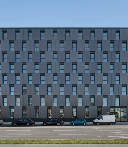 Wood hybrid construction for dormitory in Munich | © Regina Sedlmayer