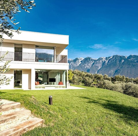 Villa in timber construction on Lake Garda