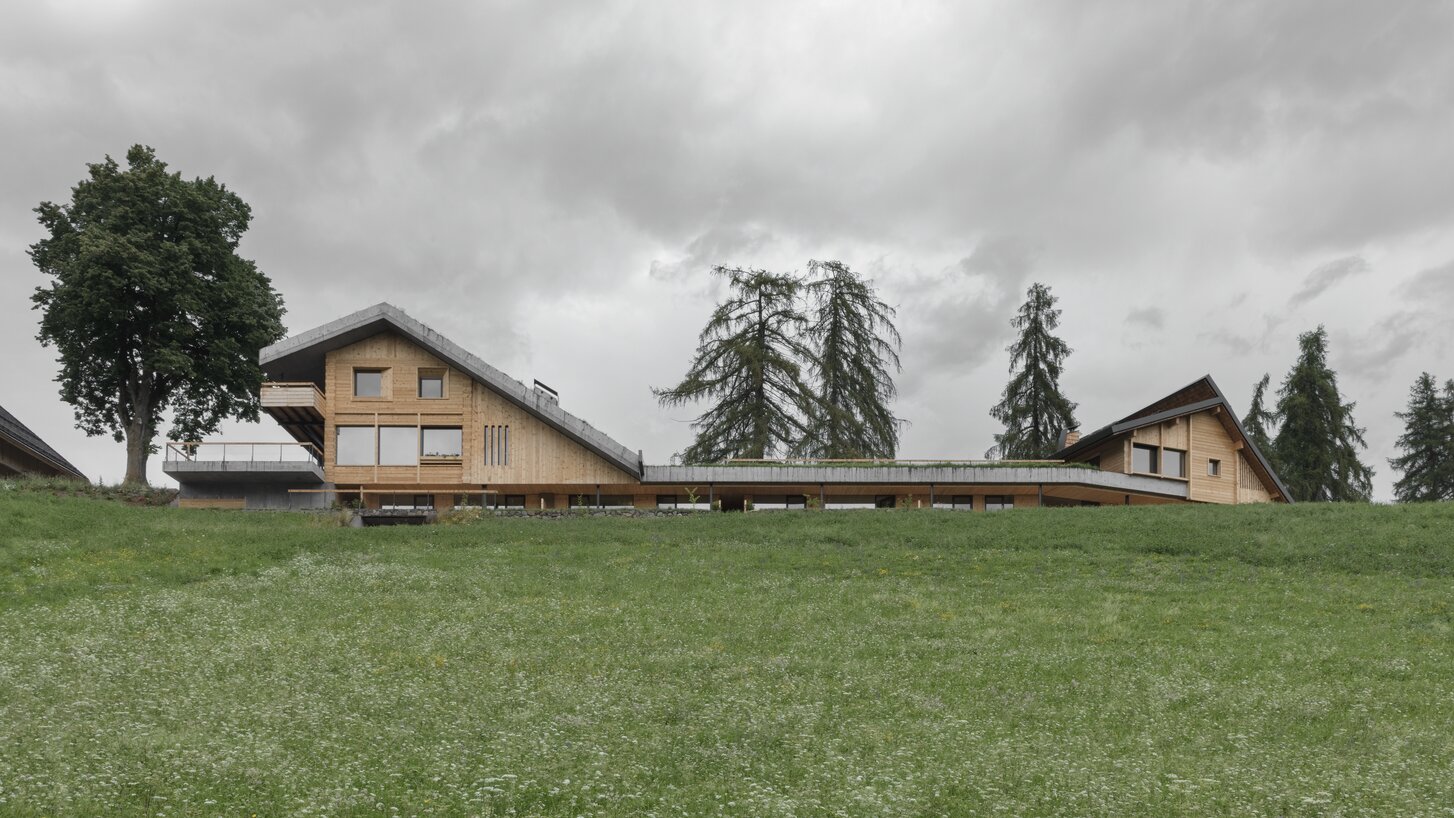 Farmhouse with holiday flats in timber construction | © Gustav Willeit