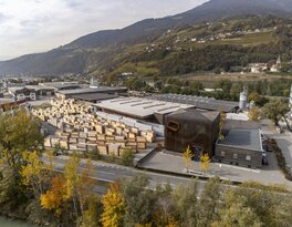 Aerial view of the company headquarters Damiani-Holz&Ko - LignoAlp in Brixen | © Davide Perbellini