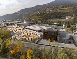 Foto aerea della sede Damiani-Holz&Ko - LignoAlp di Bressanone | © Davide Perbellini